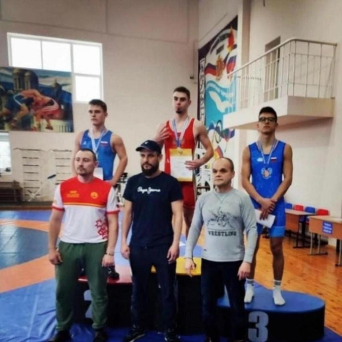 Курский спортсмен завоевал бронзу на первенстве РФ по вольной борьбе