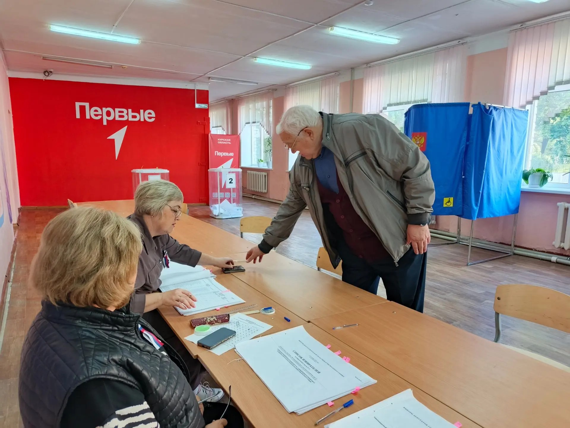 В Курске по традиции голосуют семьями 