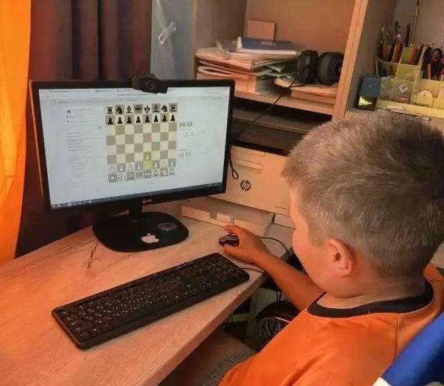 Курские школьники победили в областном онлайн-турнире по шахматам