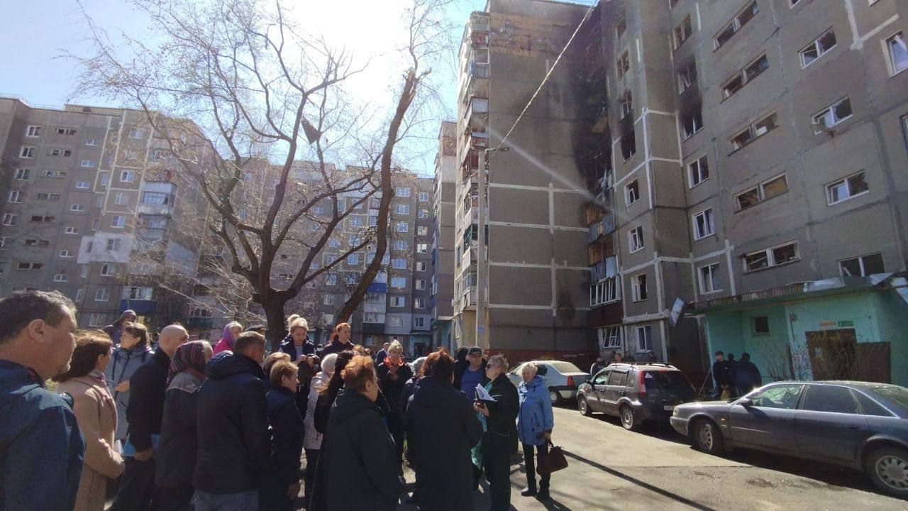 Сотрудники комитета соцзащиты населения посетили пострадавших при ночных обстрелах курян