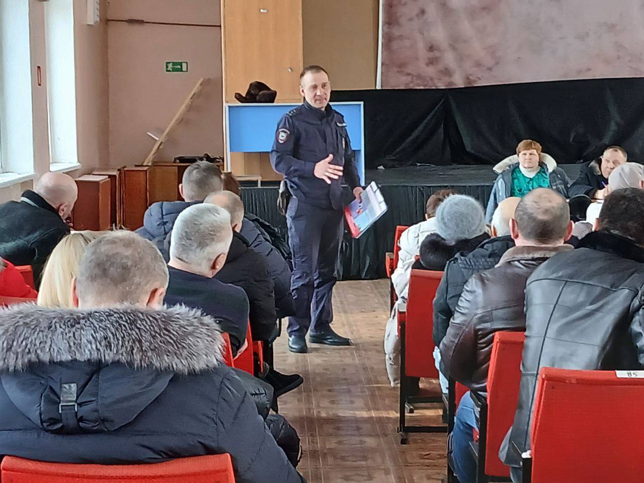 В Курской области продолжается проведение отчётных собраний участковых уполномоченных полиции перед населением