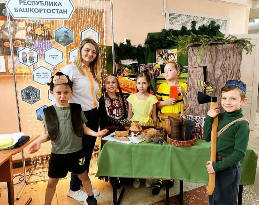 В школе №57 Курска прошел форум-фестиваль «Многоцветие России»