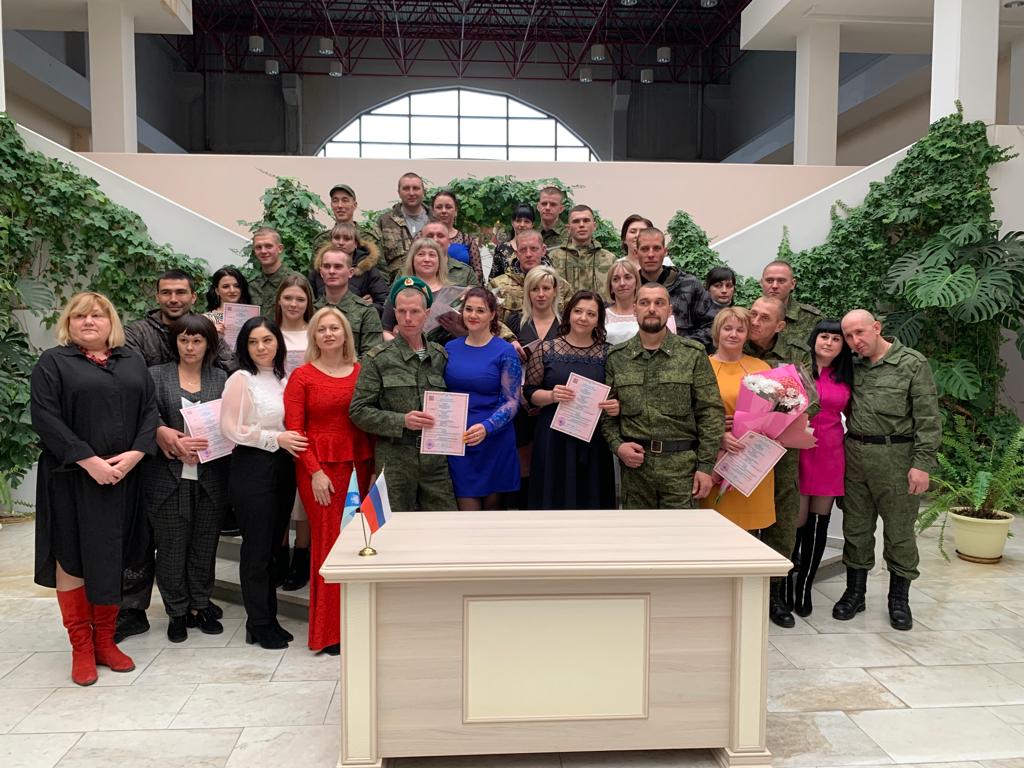 В Курской области за один день вступили в брак 16 военных, мобилизованных в рамках СВО