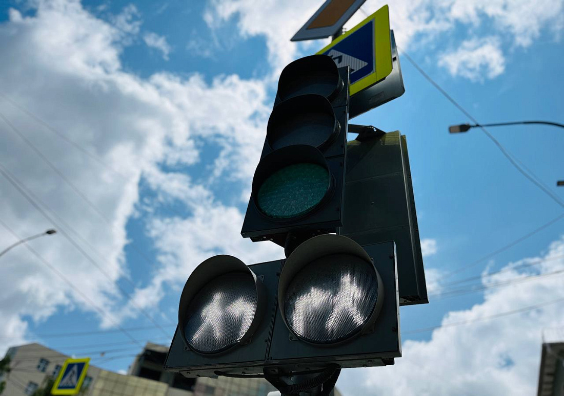 В центре Курска на трёх перекрёстках отключились светофоры