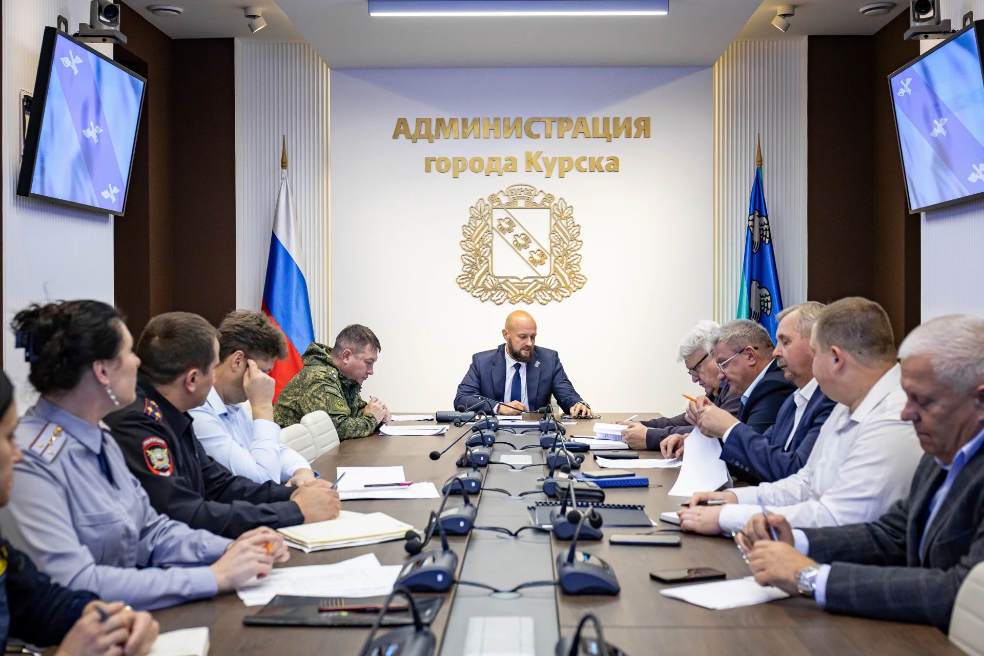 Евгений Маслов обсудил рост числа желающих служить по контракту в Курске