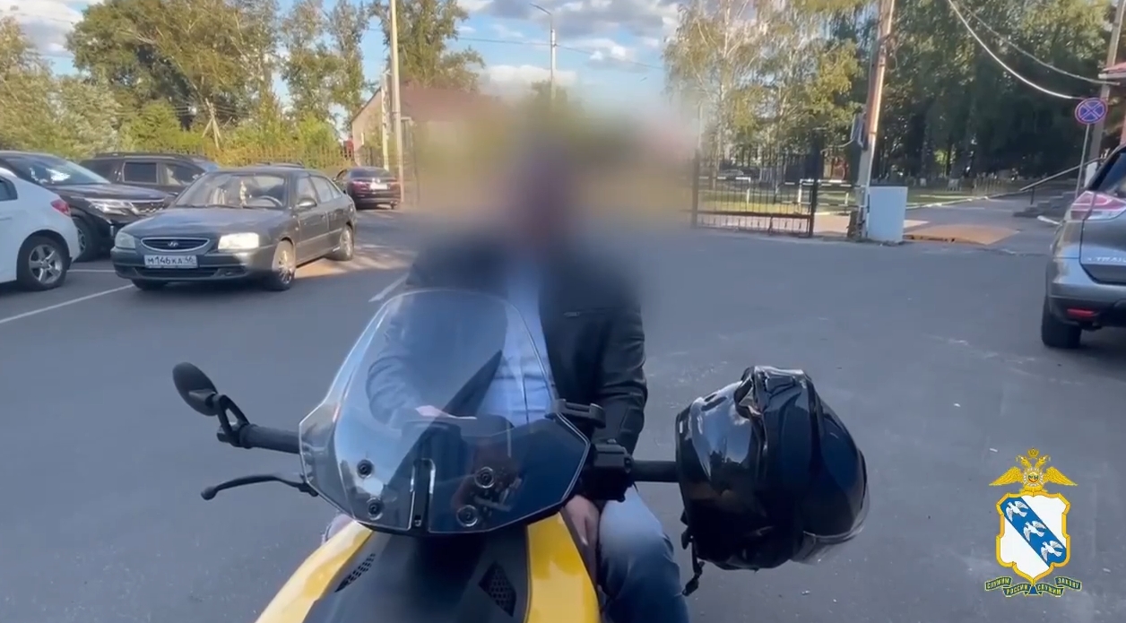 В Курске полицейские по видео нашли 42-летнего разъезжающего ночью мотоциклиста