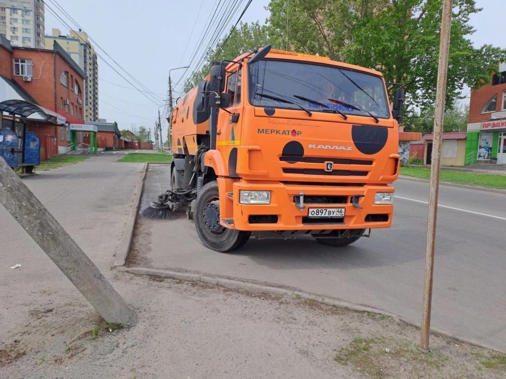 В Курске даже на выходных коммунальные и дорожные службы продолжают свою работу