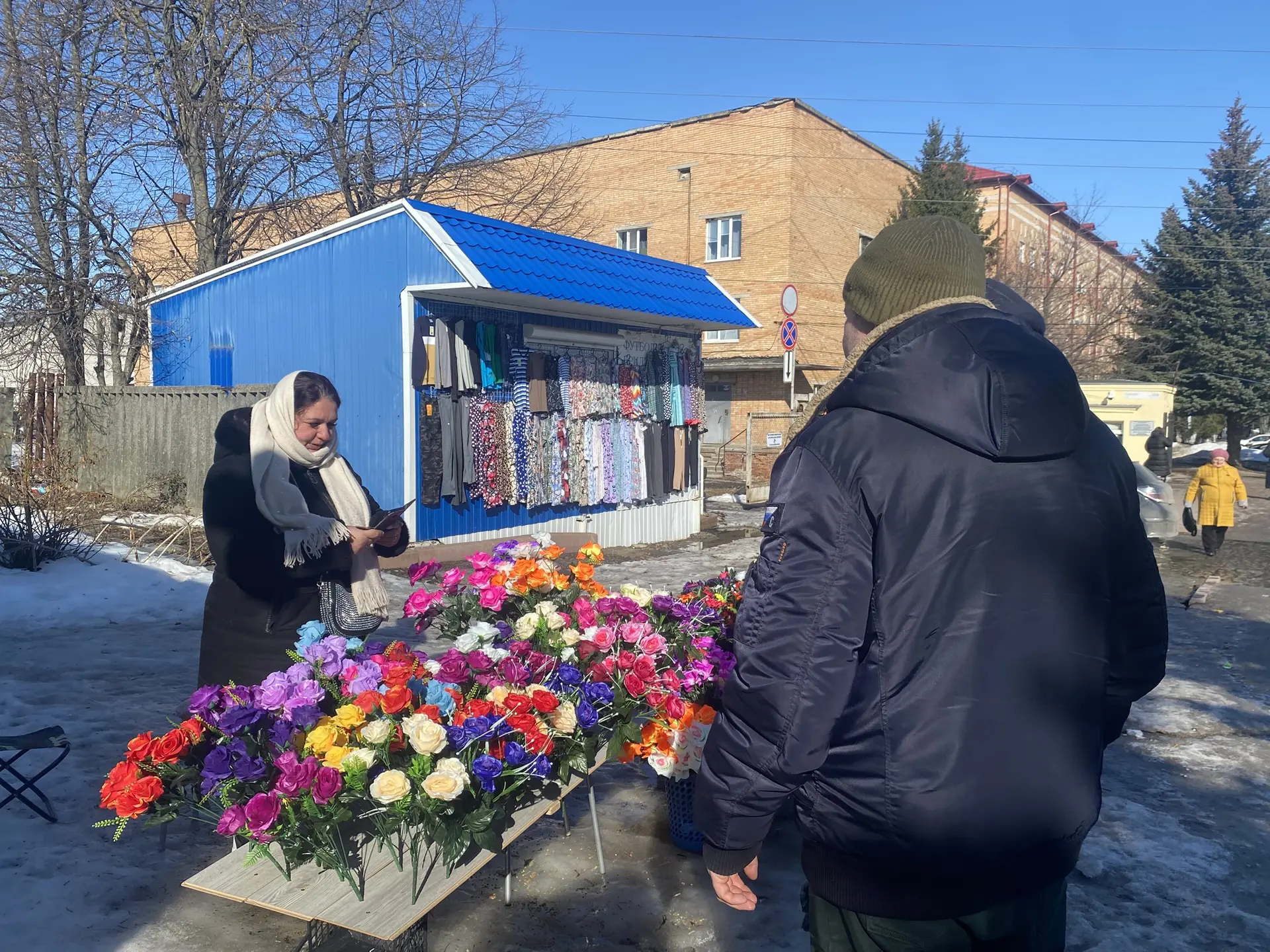 На улицах Курска проверили незаконную продажу товаров