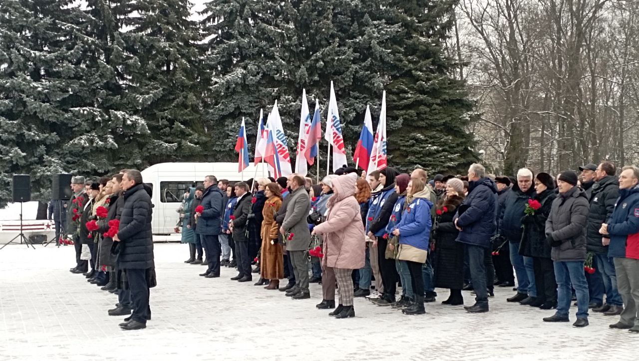 Куряне почтили память погибших героев Сталинградской битвы