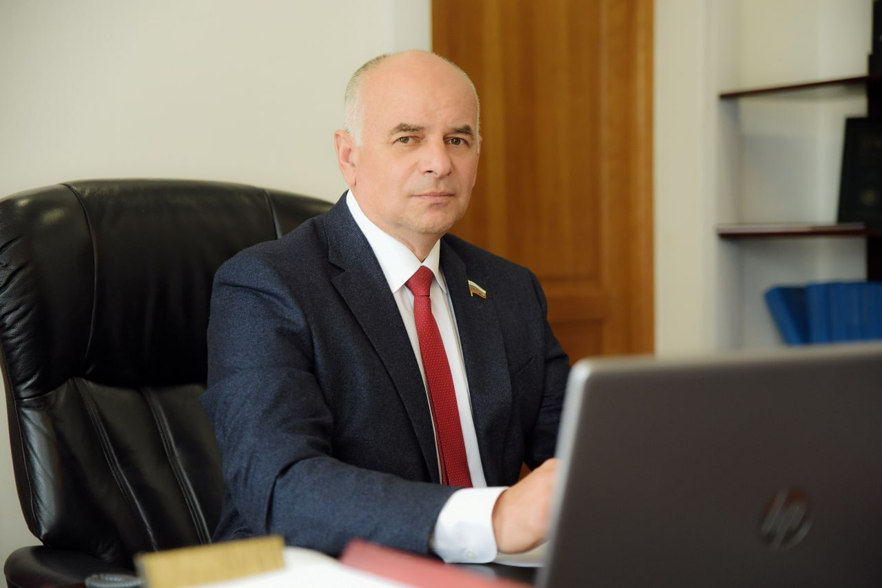Председатель Курской областной Думы Юрий Амерев подал заявление о сложении полномочий