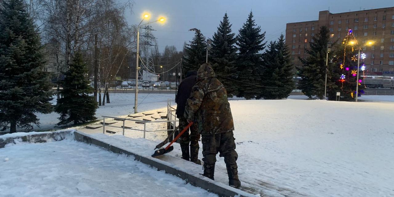 Уборкой улиц Курска от снега занимаются более 50 единиц спецтехники
