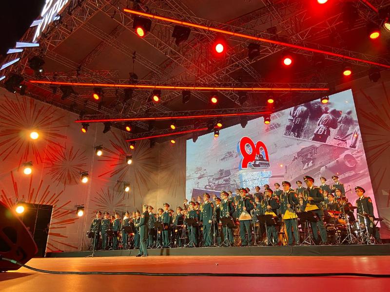 На стадионе «Трудовые резервы» состоялся концерт в честь 80-летия Победы в Курской битве