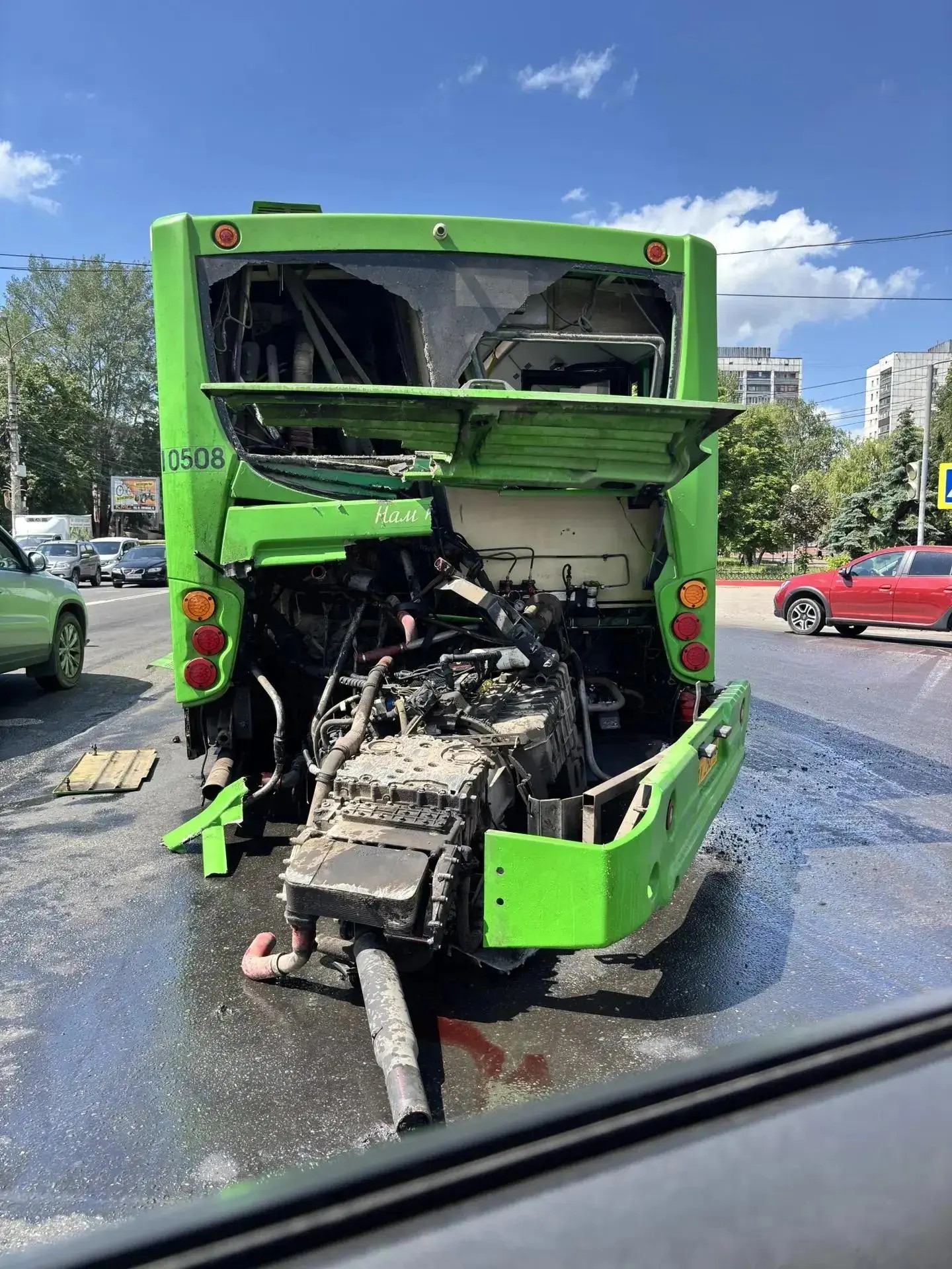 В Курске выясняют причины падения с креплений двигателя автобуса