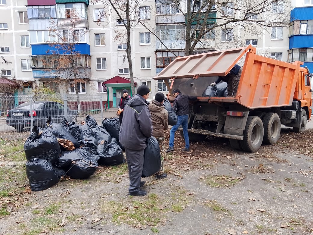 На улицах Менделеева и Черняховского куряне навели порядок