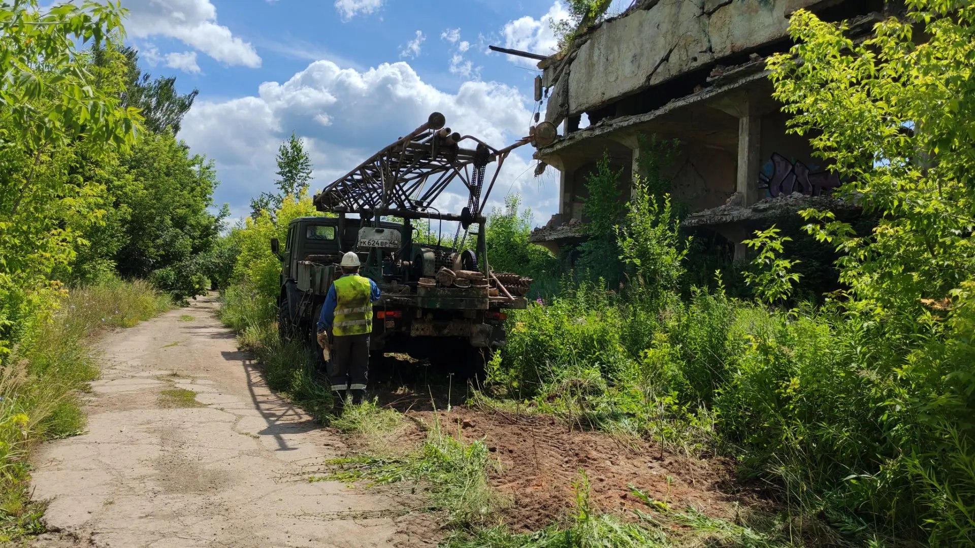 В границах объекта накопленного вреда в Дмитриевском районе Курской области  развернуты исследовательские работы