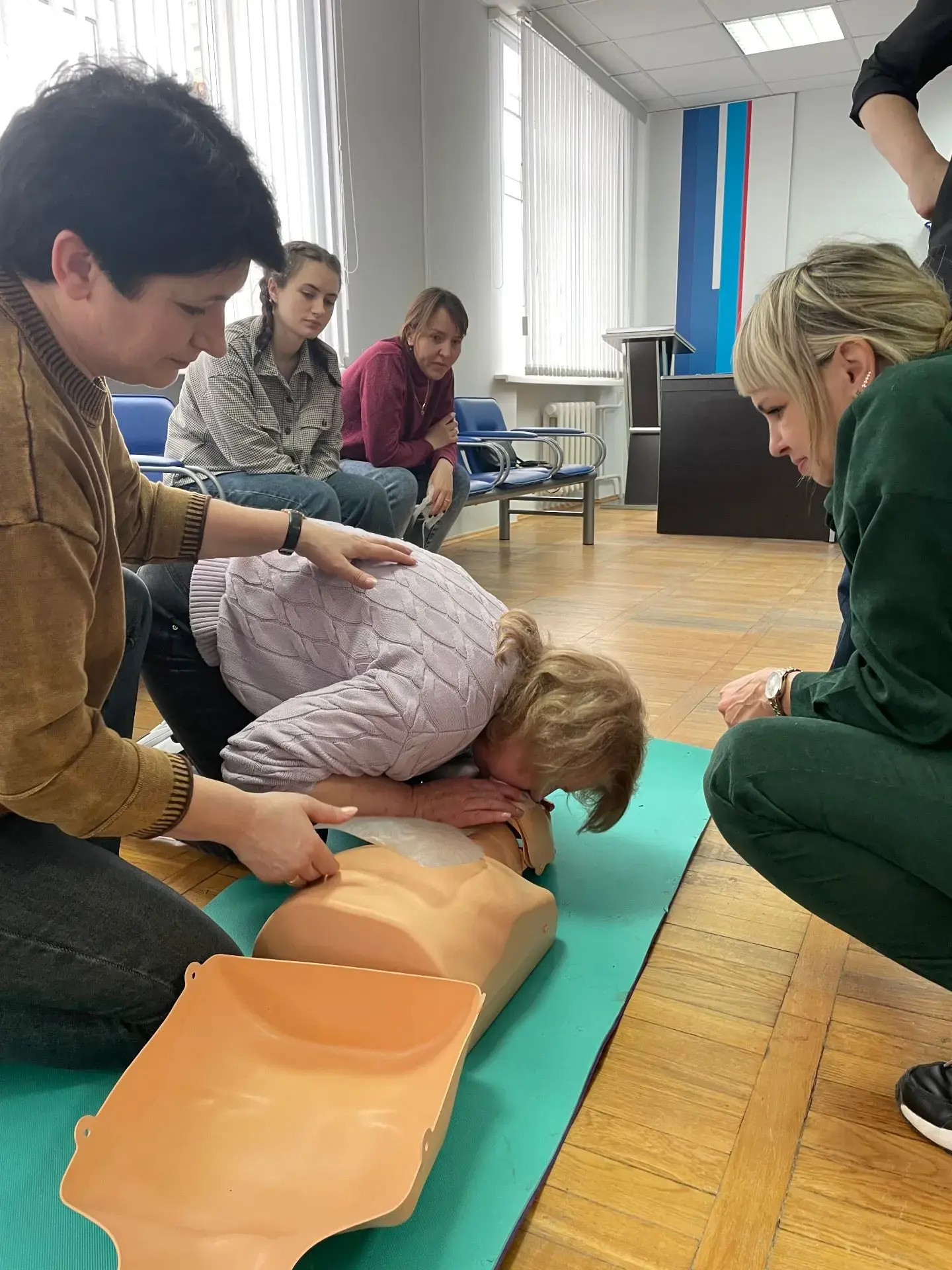 Сотрудники мэрии Курска прошли обучение по первой помощи