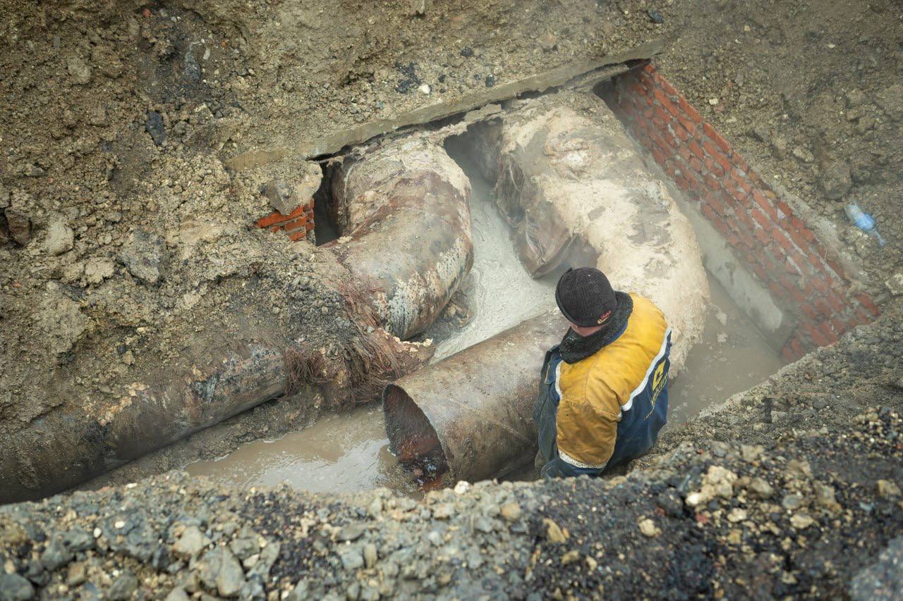 В нескольких многоквартирных домах Курска временно отключили холодную воду