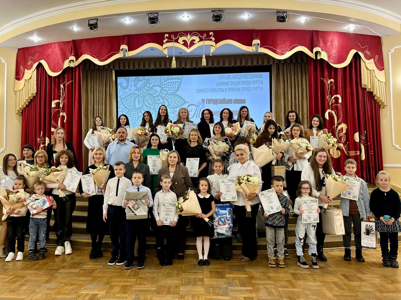 В Курске наградили победительниц арт-проекта "Территория мам"