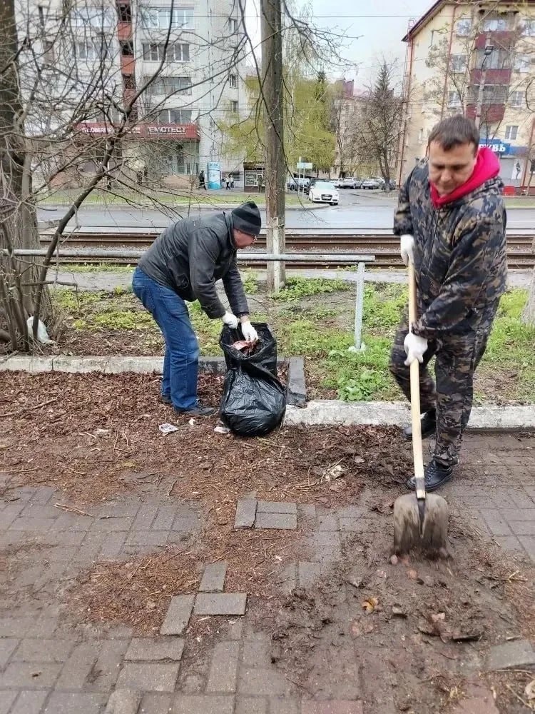 В Курске завершают месячник чистоты массовыми субботниками