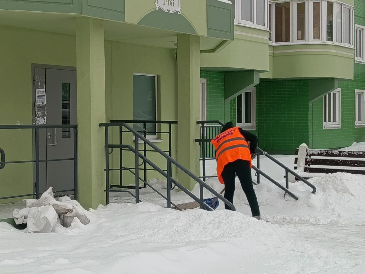 В Курске проверили состояние МКД на улице Евгения Клевцова, 32