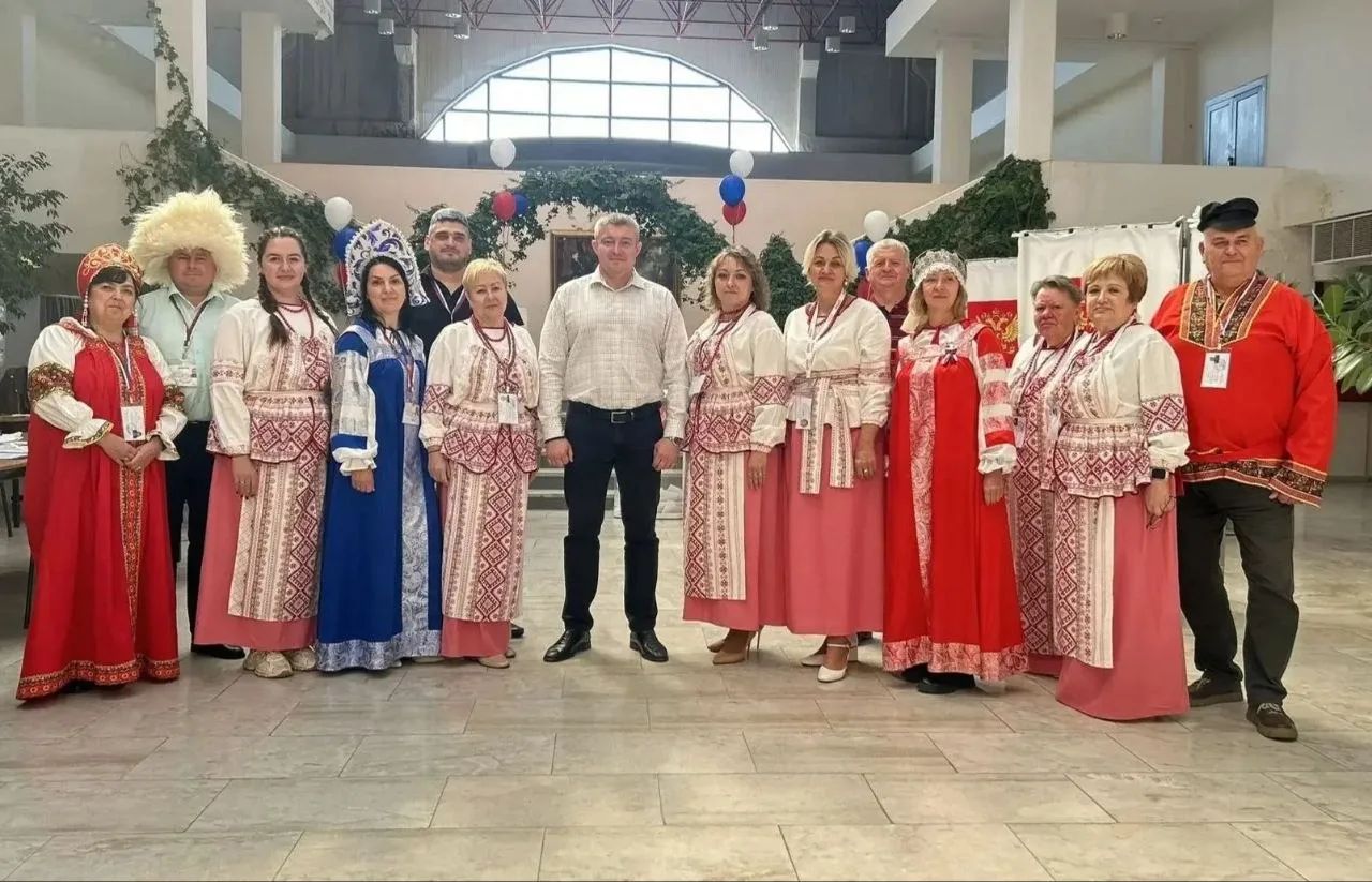 В Курском районе избирателей встречают в народных костюмах 