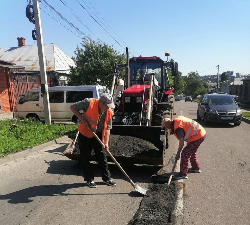 В уборке курских улиц участвуют 70 человек
