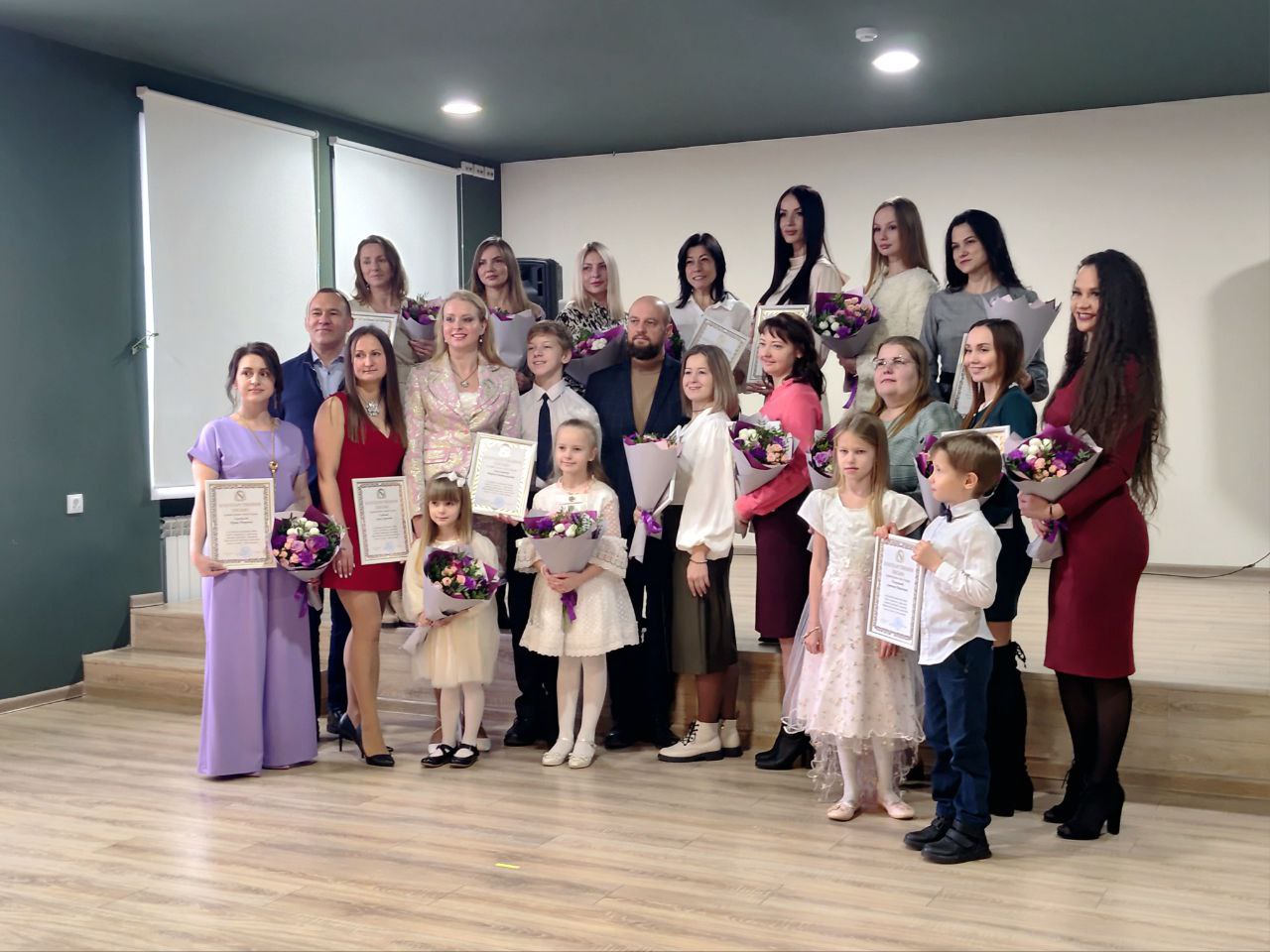 В Курске наградили участников проекта «Деловая мама»