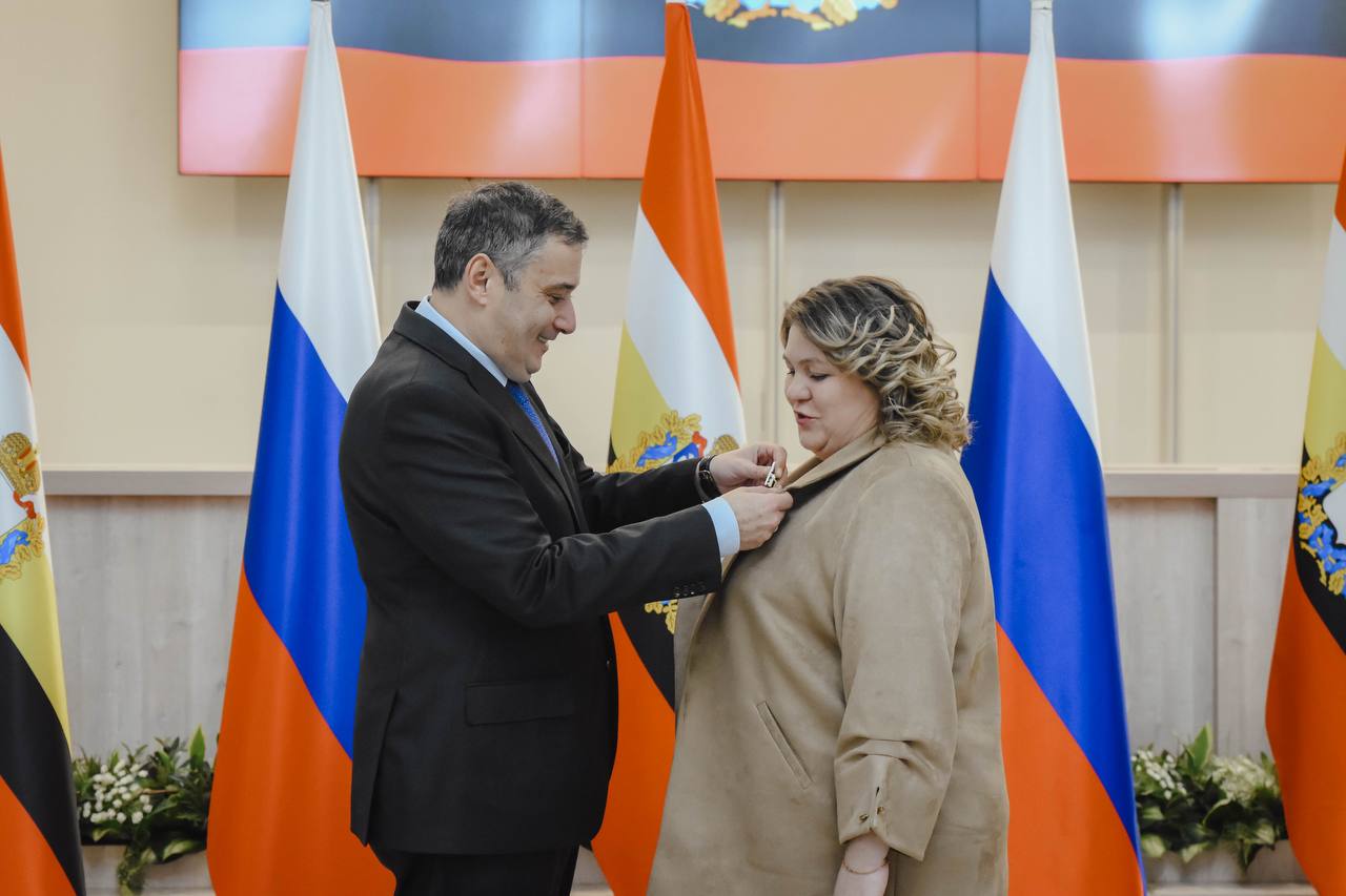 Александр Хинштейн вручил государственные награды врачам прифронтовых больниц Курской области