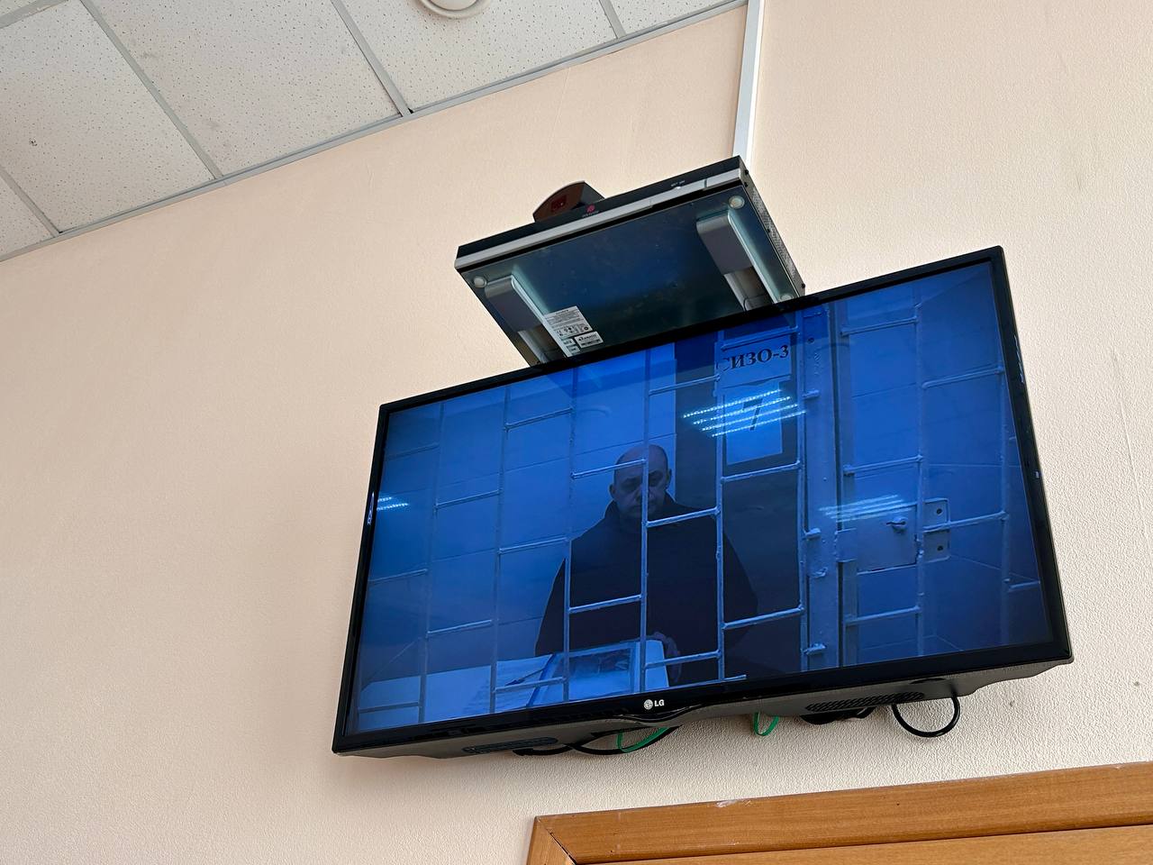 Экс-губернатору Курской области Алексею Смирнову продлили арест на три месяца