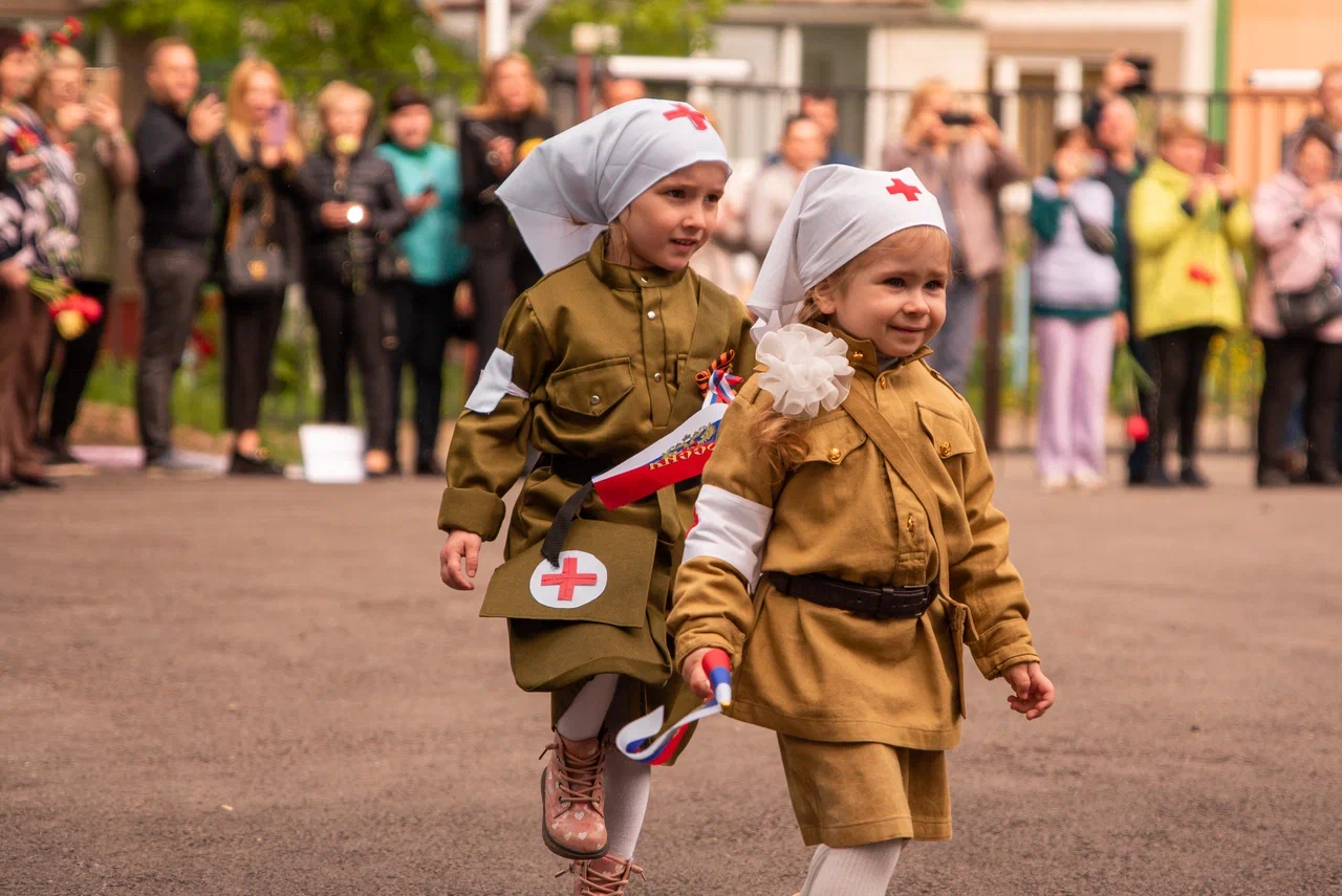 В детском саду №119 Курска открыли аллею славы и провели парад Победы