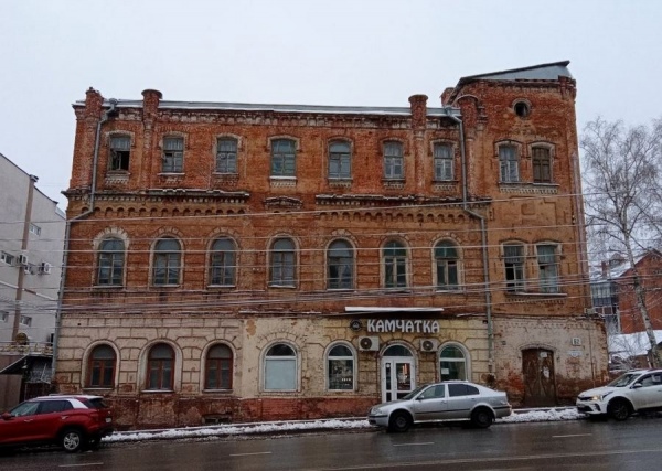 В Курске из-за судебной тяжбы не могут начать реставрацию аварийного «Дома с башнями»