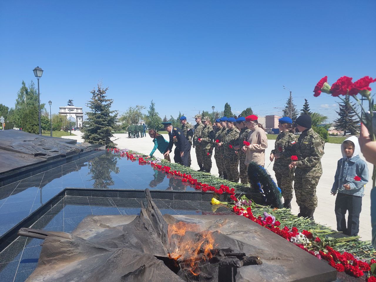 На мемориале «Курская дуга» у могилы неизвестного солдата прошла церемония возложения цветов