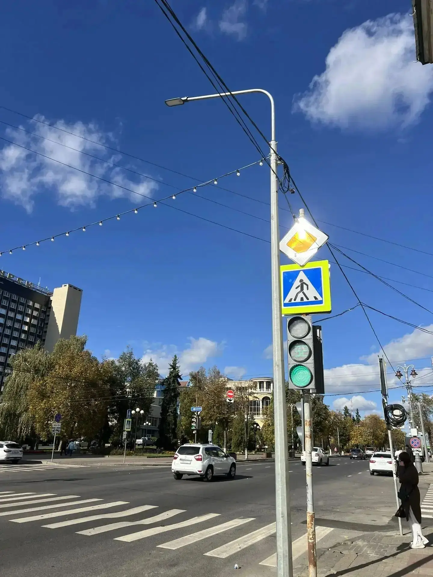 На улице Ленина в Курске заменили опору освещения после ДТП