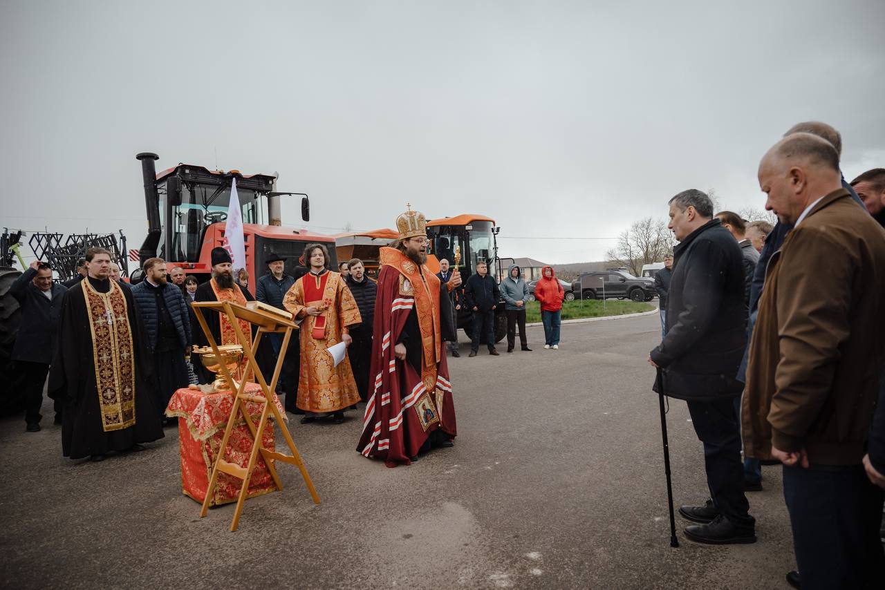Губернатор Курской области проинспектировал старт весенней посевной в Горшечном районе 