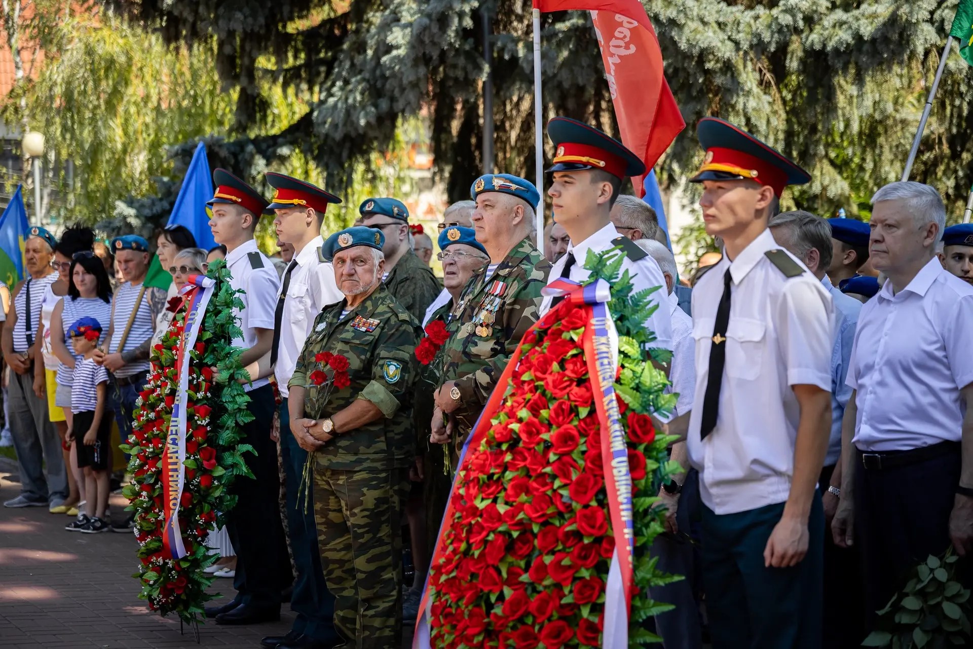 Глава Курска присоединился к поздравлениям Воздушно-десантных войск