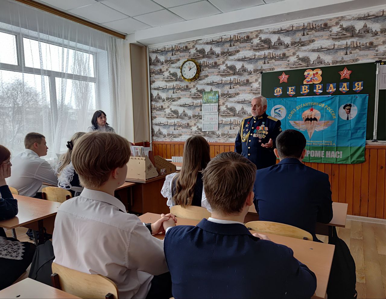 Офицеры России преподали урок мужества юным курянам