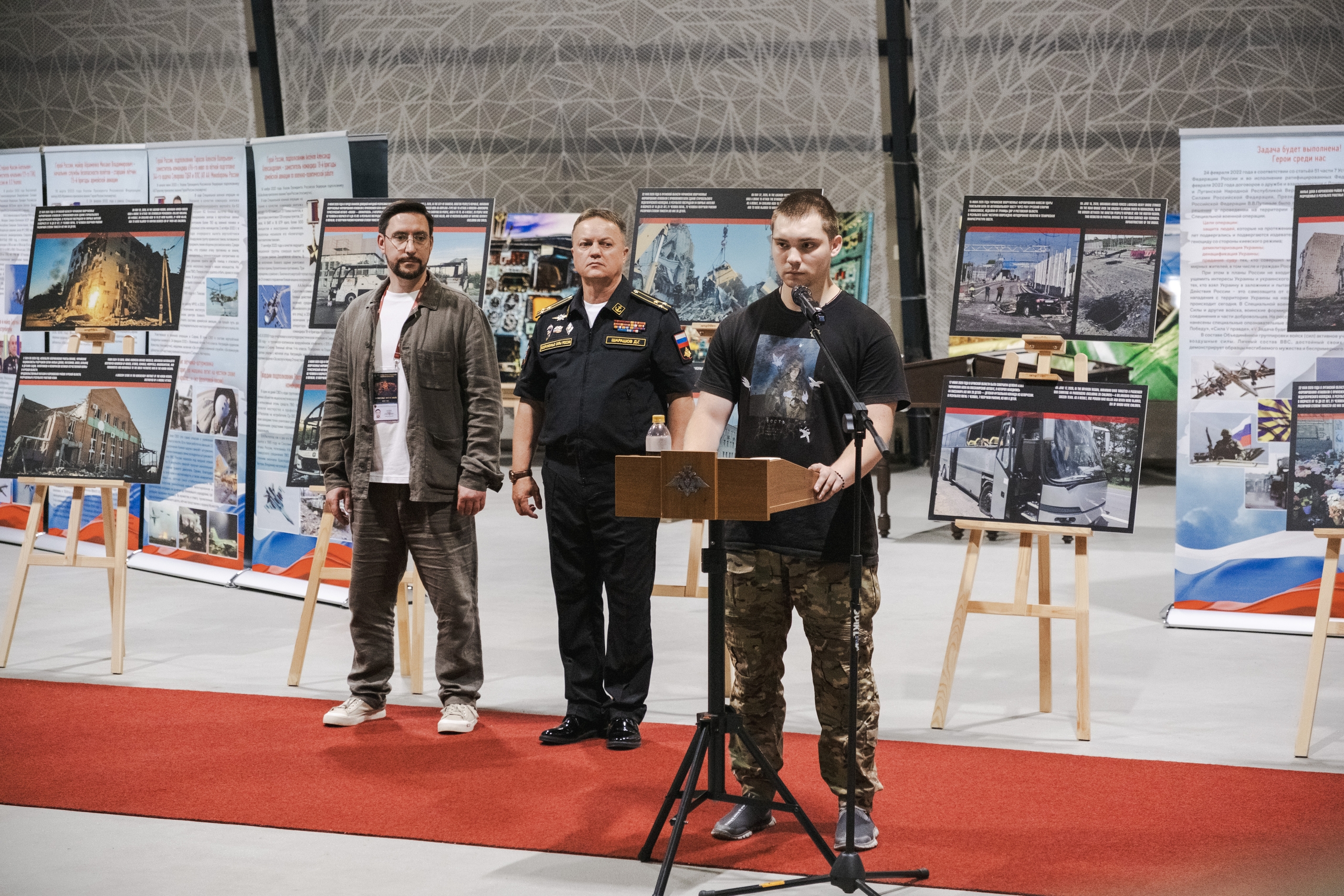 Курский фотограф Данил Дмитраков поучаствовал в открытии выставки «Мы обвиняем – только факты»