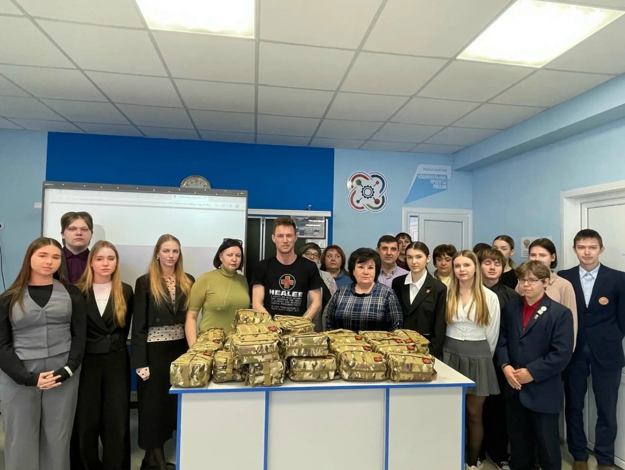 Курские школьники собрали и передали  аптечки для бойцов