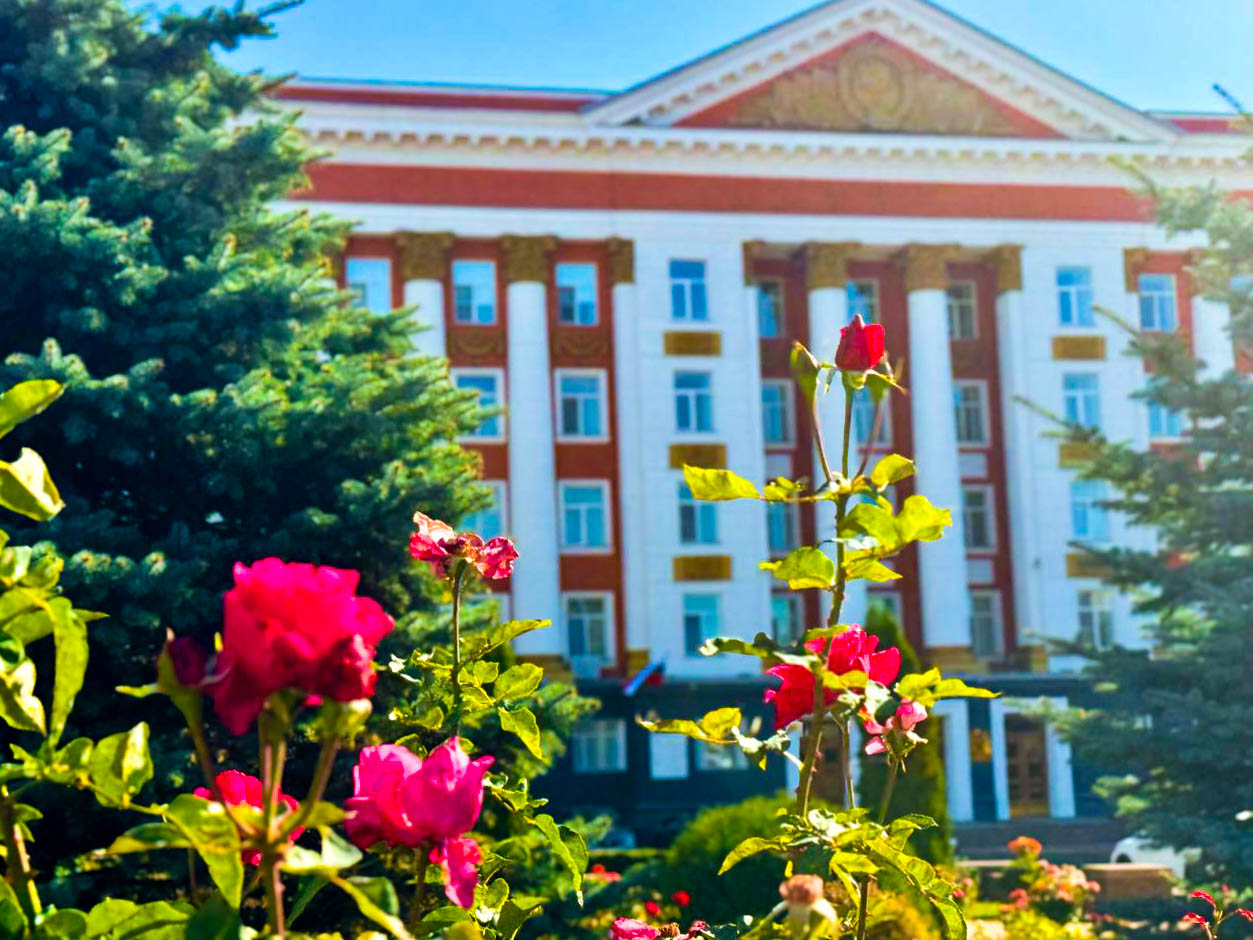 Александр Хинштейн поздравил курян с Днем языков народов России