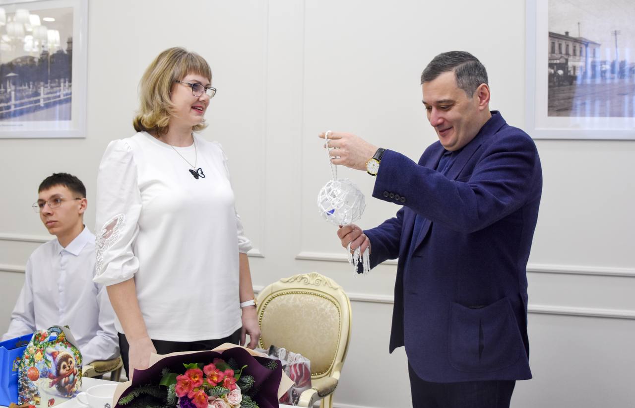 Курский губернатор исполнил мечты троих участников акции «Ёлка желаний»