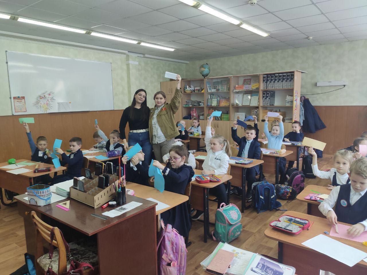 Студенческие отряды курских вузов провели занятия со школьниками