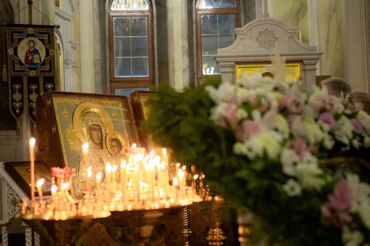 Губернатор Александр Хинштейн и мэр Евгений Маслов встретили Рождество с курянами в Воскресенском храме