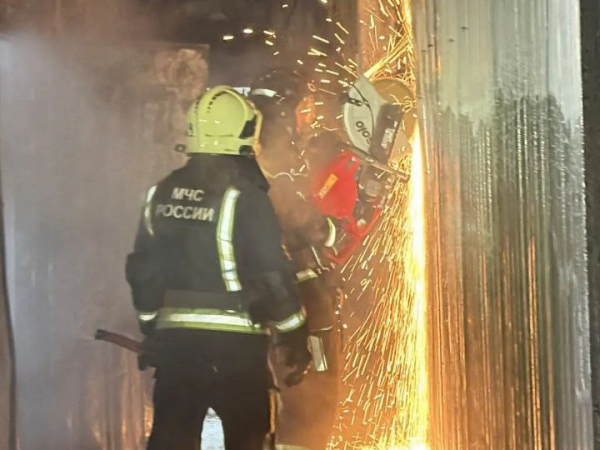 В Октябрьском районе под Курском потушили горящий склад с газовыми баллонами