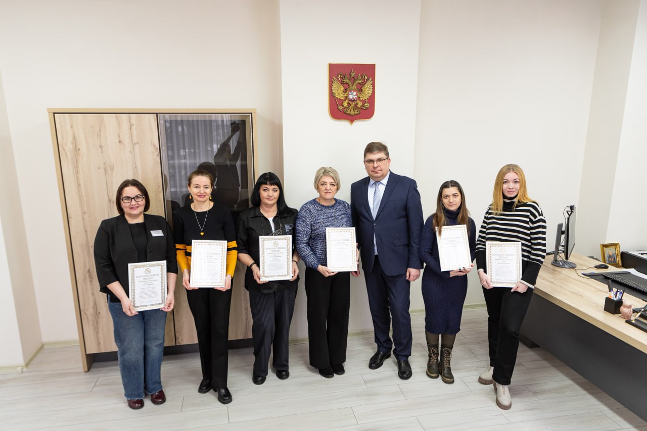 В Курске наградили победителей конкурса на лучшее новогоднее оформление предприятий