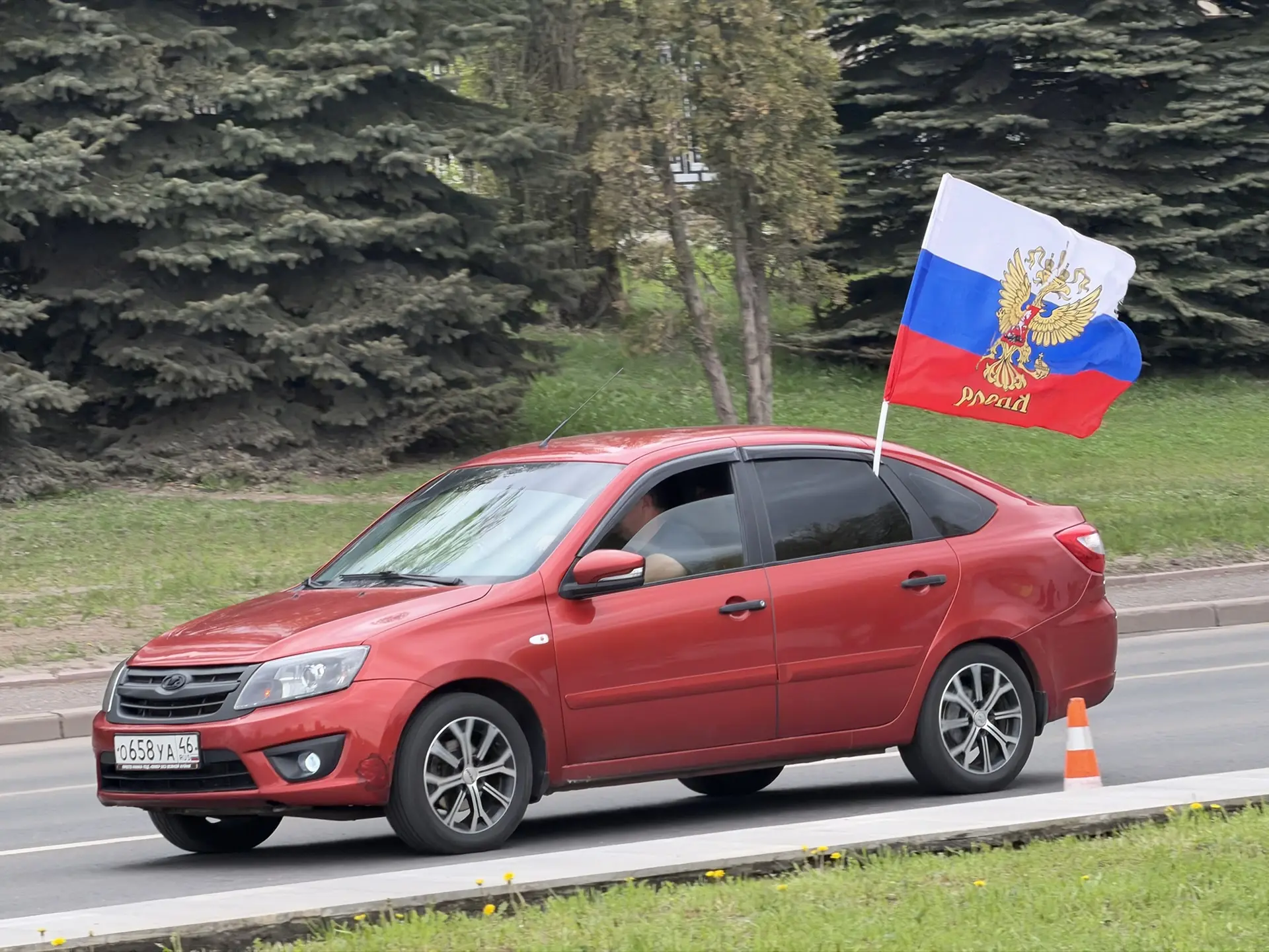 В Курске прошел автопробег в честь Дня Победы