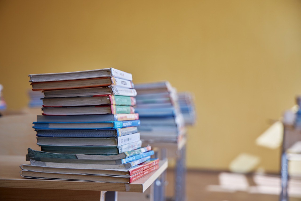 Курскую школу перевели на дистант из-за упавших на её территорию обломков БПЛА 