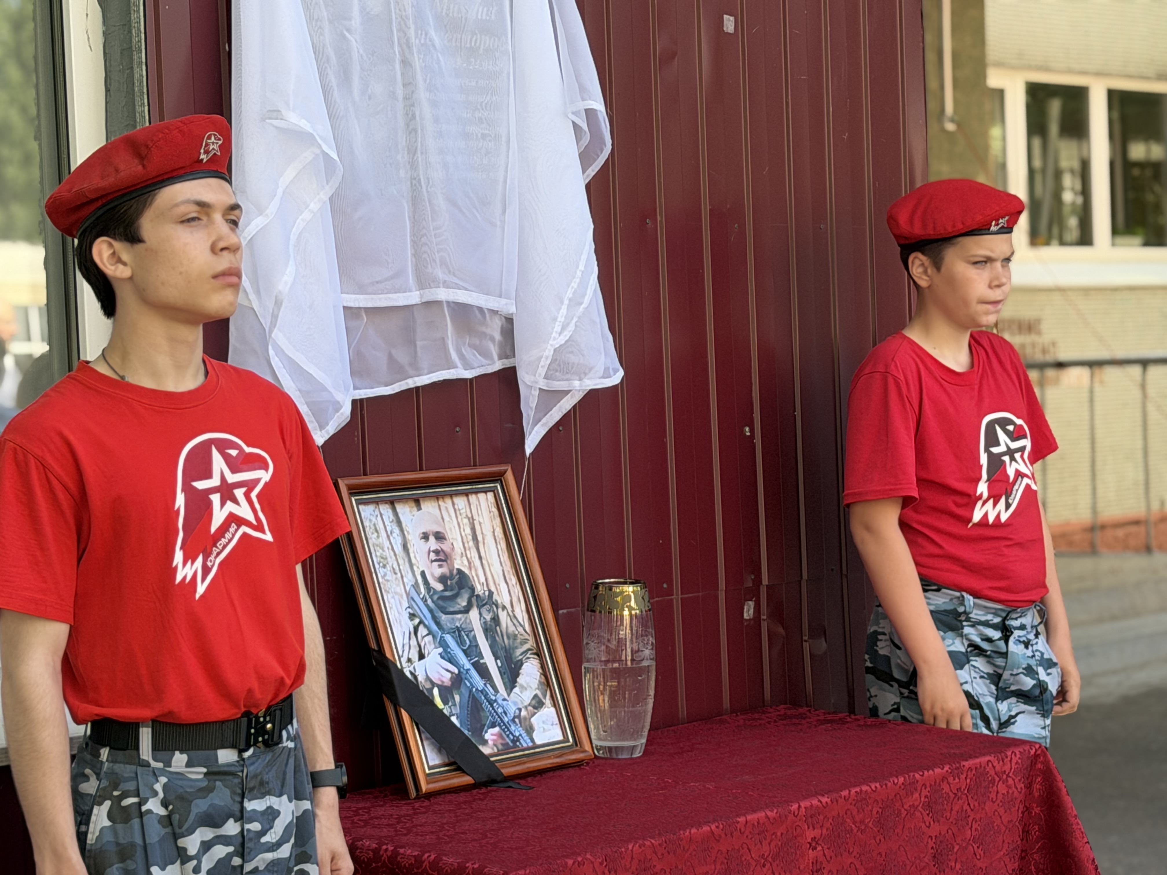 В курской школе № 29 открыли мемориальную доску выпускника Михаила Арепьева