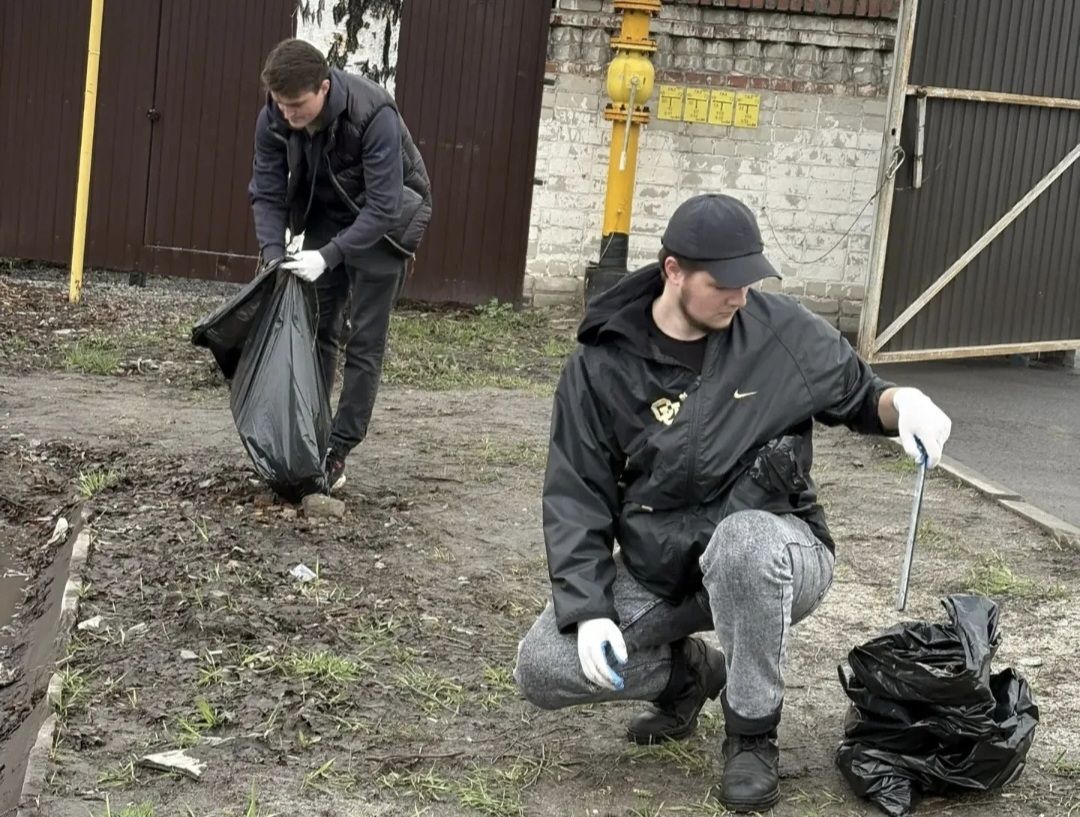 Ещё один участок на проспекте Ленинского Комсомола очистили от мусора 