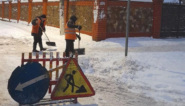 В Курске военные коммунальщики убрали снег на подведомственной территории