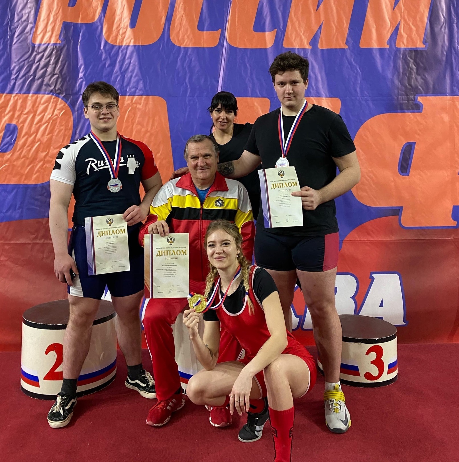 Курские спортсмены завоевали три награды на первенстве России по пауэрлифтингу